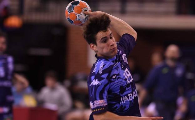 Gonzalo, en un partido con el Abanca Ademar.