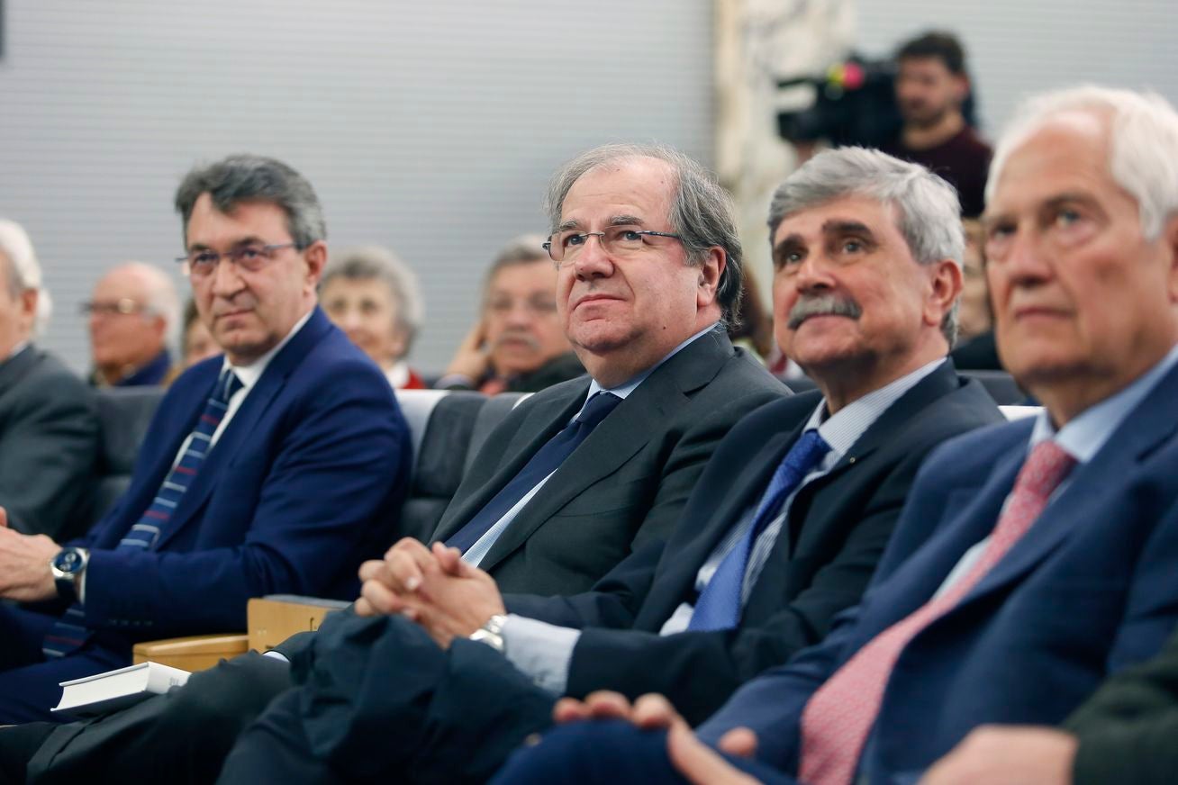 El presidente de la Junta, Juan Vicente Herrera, asiste al acto de presentación del libro 'Leoneses del Año' y al posterior Filandón con Juan Pedro Aparicio, Luis Mateo Díez, José María Merino y Alfonso García