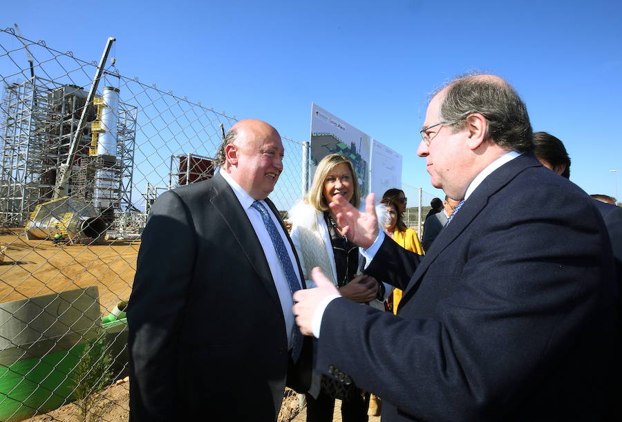 Fotos: El presidente de la Junta visita la planta de Forestalia en Cubillos del Sil