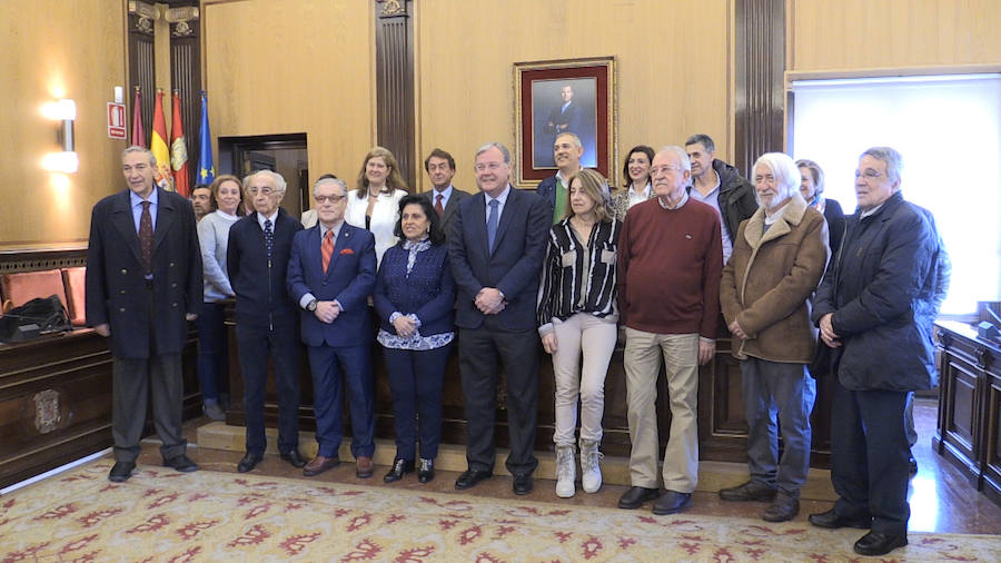 Fotos: Los miembros de la primera corporación municipal de la democracia se han vuelto a reunir con motivo del cuarenta aniversario de las primeras elecciones municipales de la democracia