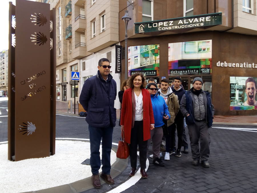 Fotos: La calle Camino de Santiago de Ponferrada estrena nueva imagen