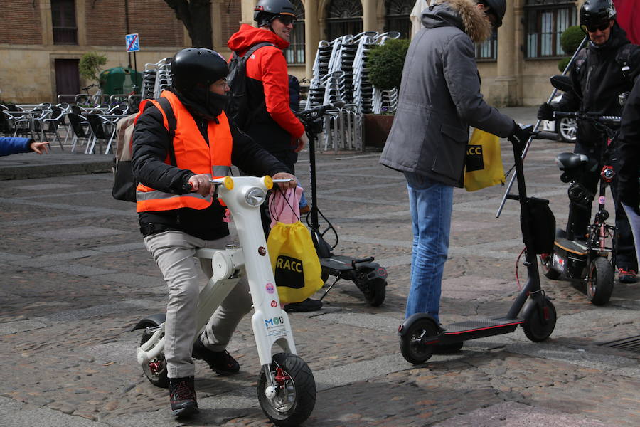 Fotos: Los patinetes eléctricos protestan en León