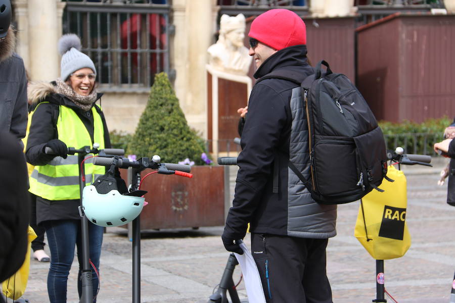 Fotos: Los patinetes eléctricos protestan en León