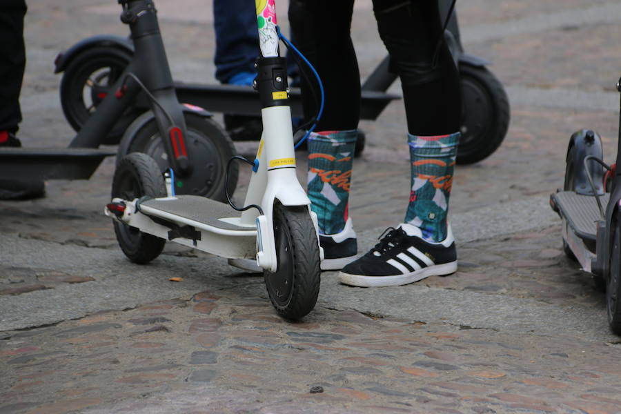 Fotos: Los patinetes eléctricos protestan en León