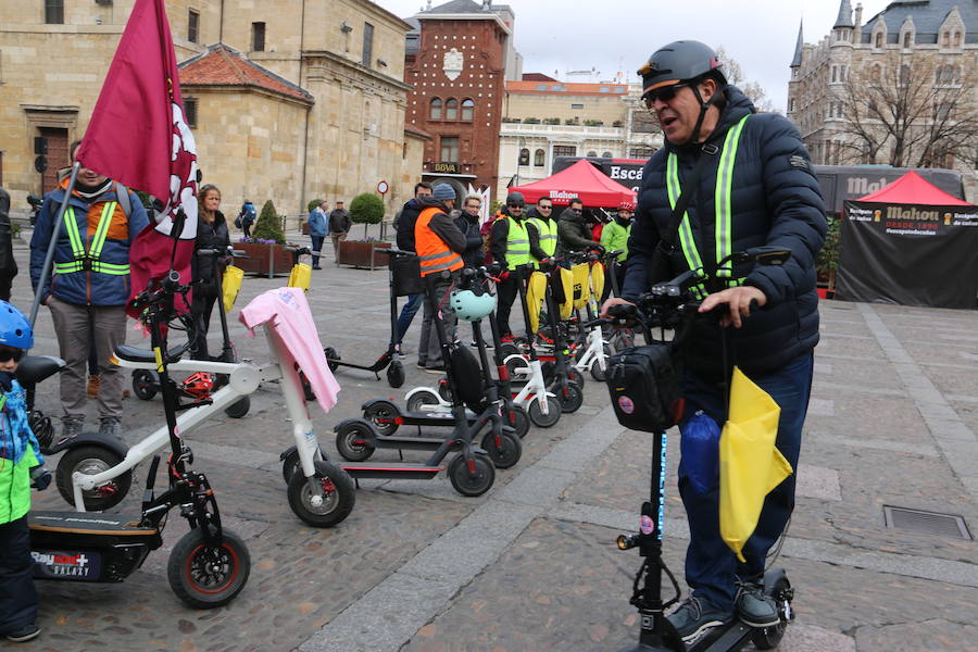 Fotos: Los patinetes eléctricos protestan en León