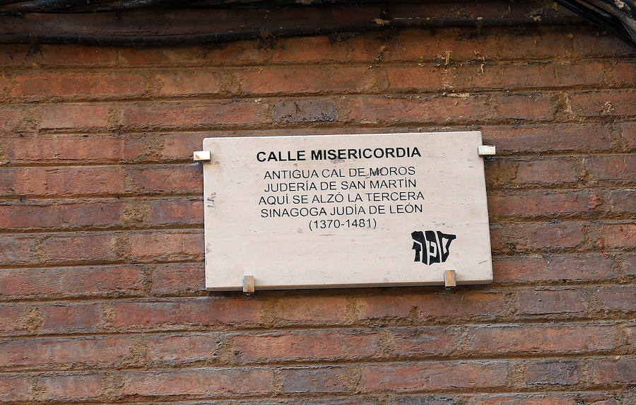 Una de las nuevas placas colocadas. 