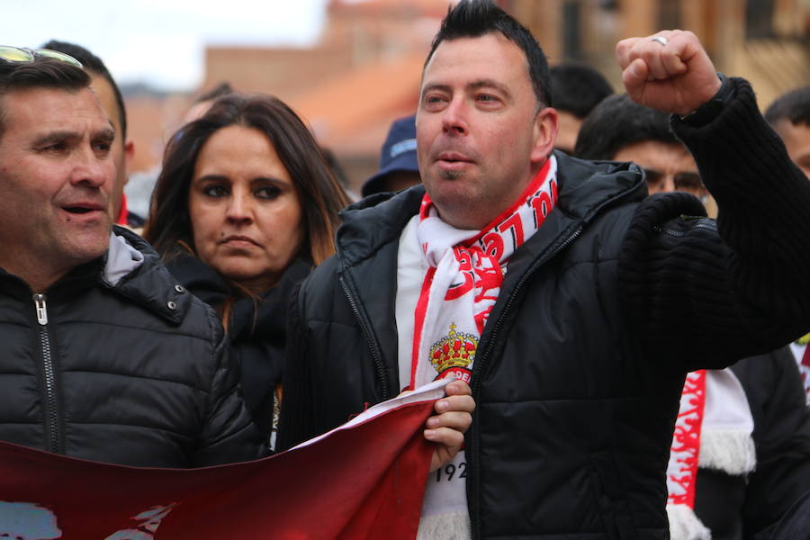 Fotos: La afición de la Cultural camina al Reino de León