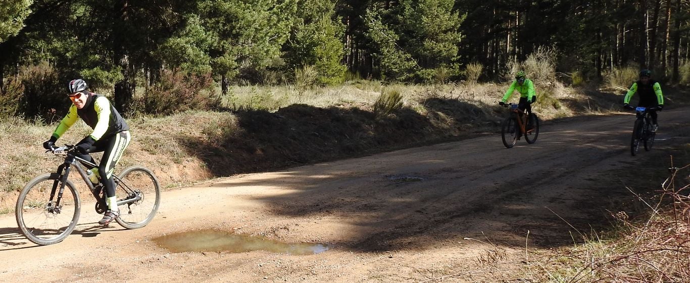 700 corredores se citan en la Power Race 2019 con la presencia de numeroso público y que ha tenido al exprofesional Santiago Blanco Gil como gran protagonista