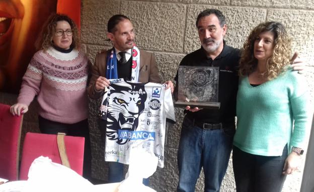 El Abanca Ademar visita las bodegas Ramón Bilbao en La Rioja