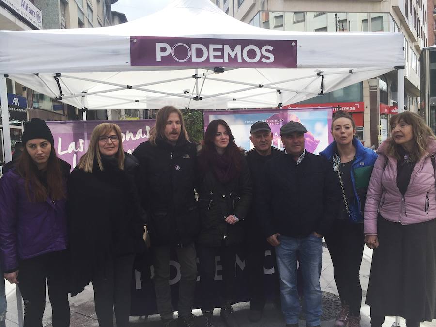 Fotos: El candidato de Podemos a la Junta, Pablo Fernández, visita Ponferrada