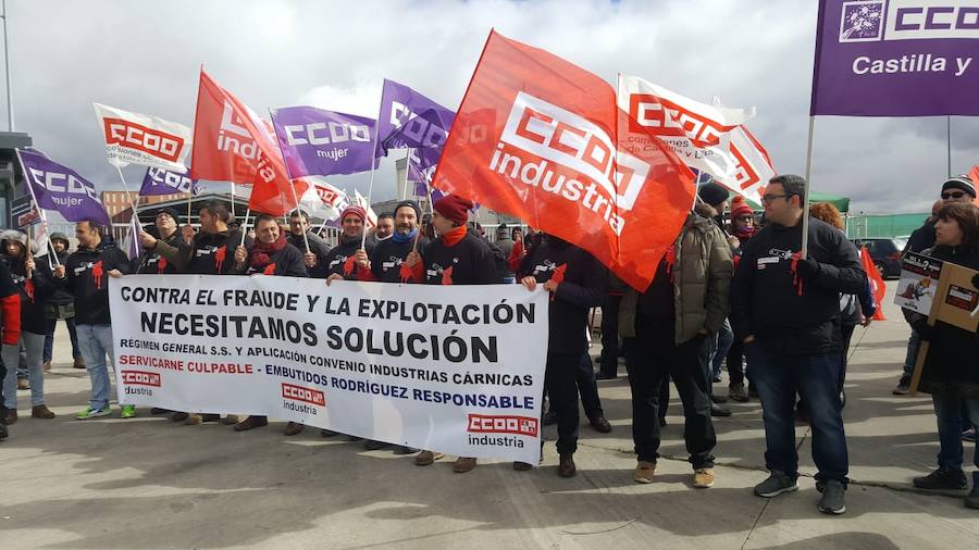 Fotos: Los trabajadores de Embutidos Rodríguez vuelven a la calle