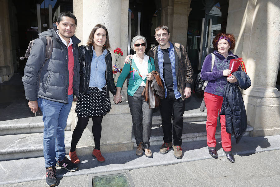 Fotos: IU organiza un &#039;Paseo Republicano&#039; por las calles de León