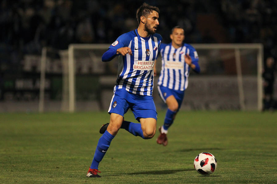 Fotos: Victoria de la Ponferradina ante el Navalcarnero (3-0)