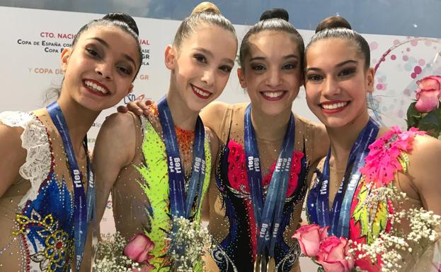 Paula Serrano, Sol Andrea Martínez, Sara Llana y Carla Vilasánchez.