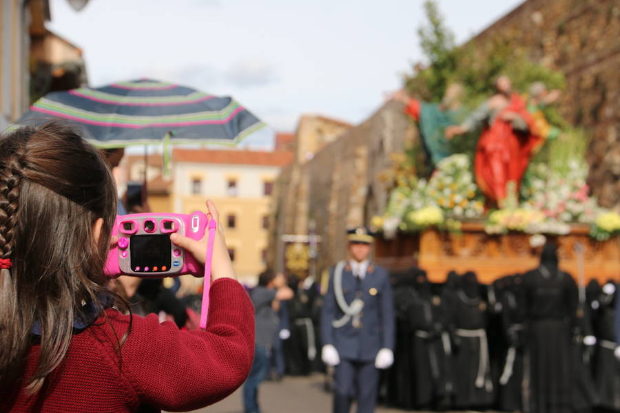 Fotos: Imágenes de la procesión del Cristo del Gran Poder en León