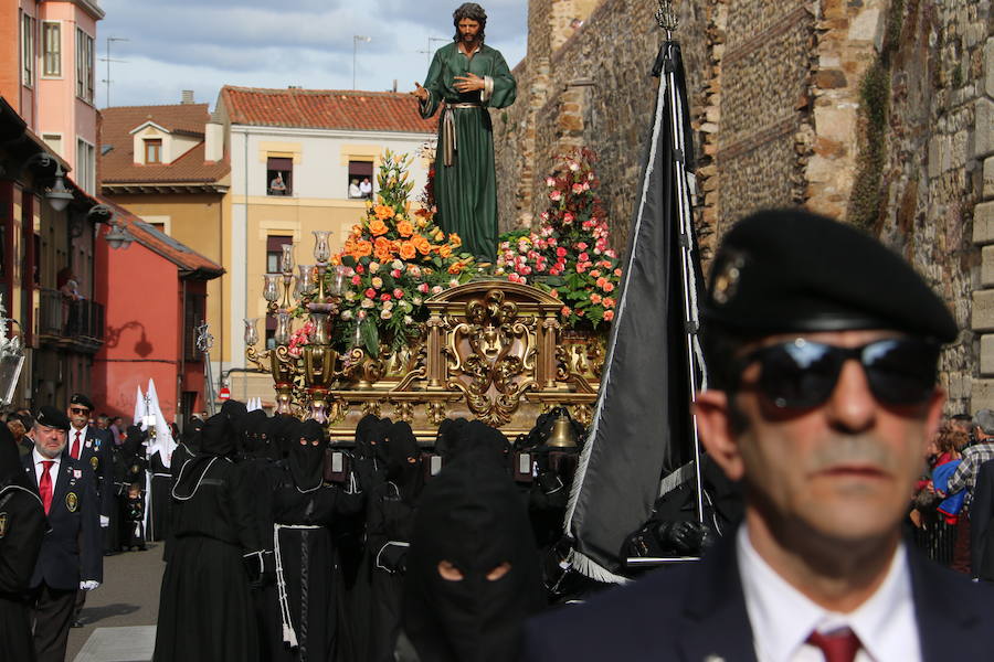 Fotos: Imágenes de la procesión del Cristo del Gran Poder en León