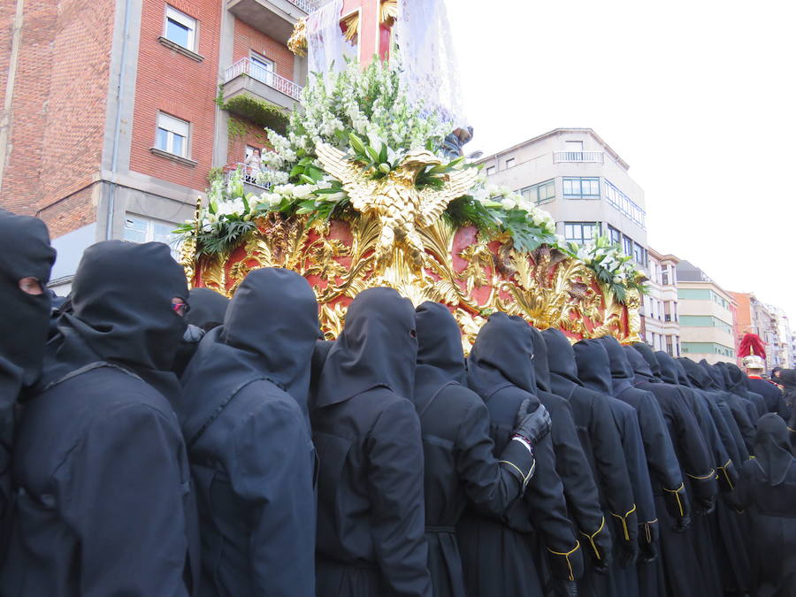 Fotos: Imágenes de la procesión del Dolor de Nuestra Madre