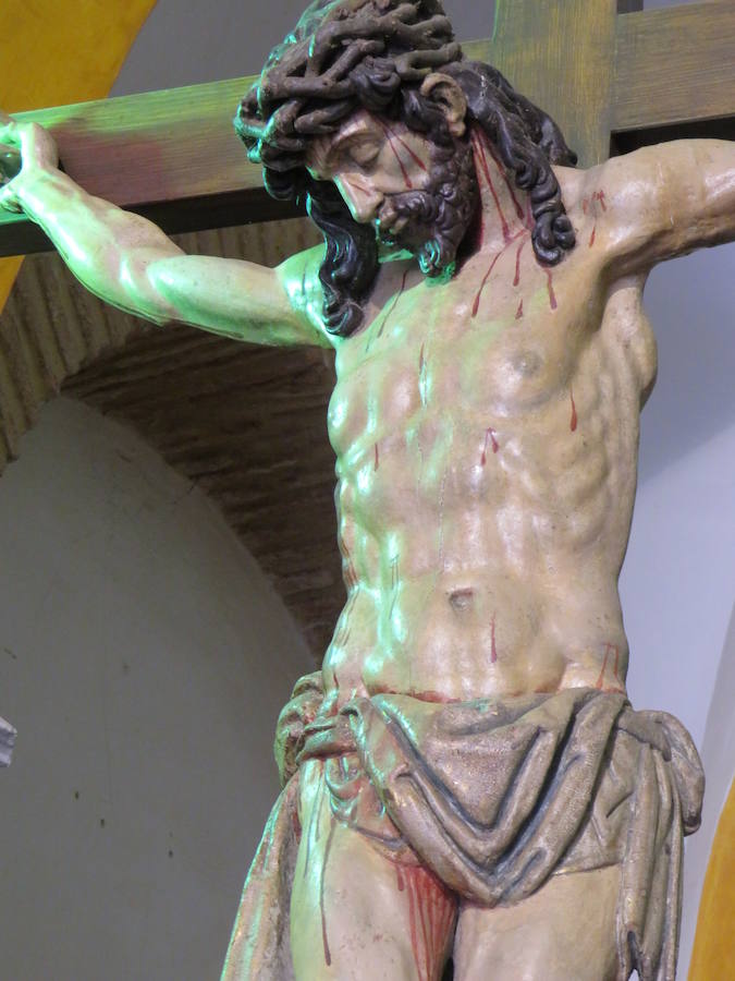 El Museo de Sahagún expuso estos días las imágenes que procesionarán este Viernes Santo, todas ellas, de la escuela castellana del siglo XVII: Jesús Nazareno con la cruz a cuestas; Jesús en el Gólgota, preparativos para la crucifixión; Las Tres Marías con San Juan; La Crucifixión con Longinos a caballo 'La lanzada'; El Descendimiento.