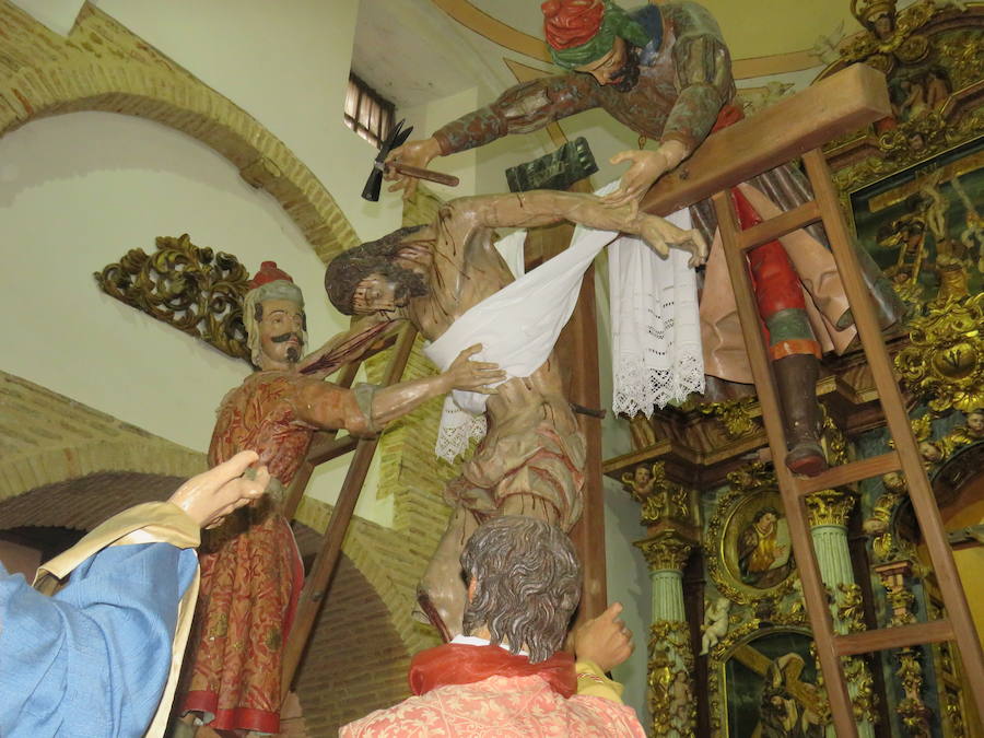 El Museo de Sahagún expuso estos días las imágenes que procesionarán este Viernes Santo, todas ellas, de la escuela castellana del siglo XVII: Jesús Nazareno con la cruz a cuestas; Jesús en el Gólgota, preparativos para la crucifixión; Las Tres Marías con San Juan; La Crucifixión con Longinos a caballo 'La lanzada'; El Descendimiento.