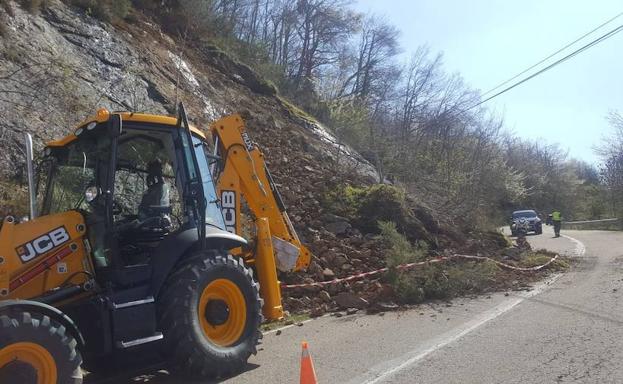 Desprendimiento en una carretera de Picos de Europa. 