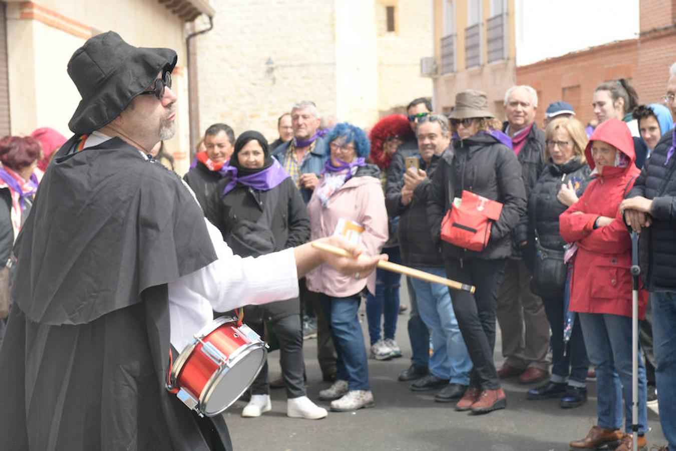 Los más de 13.000 asistentes a la campa de Villalar que celebraron el Día de Castilla y León disfrutaron de viandas y actuaciones de música