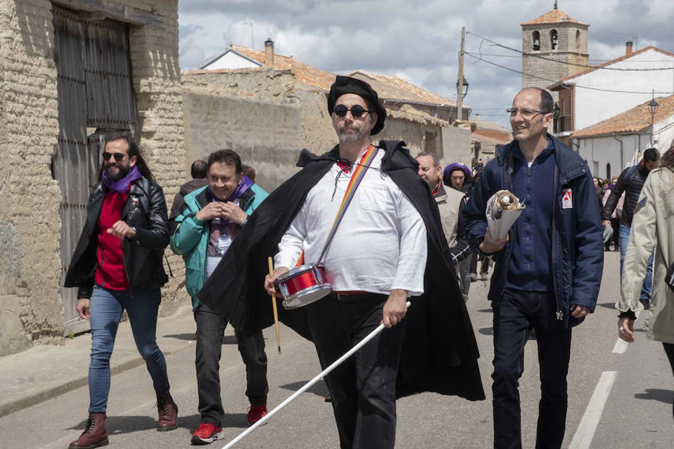 Los más de 13.000 asistentes a la campa de Villalar que celebraron el Día de Castilla y León disfrutaron de viandas y actuaciones de música