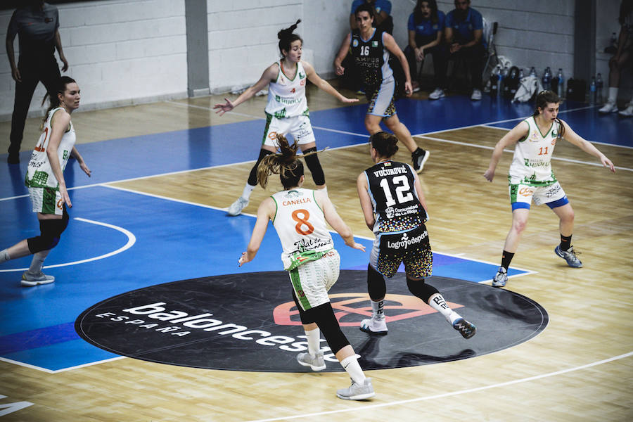 Fotos: Primer partido de la fase final entre Patatas Hijolusa y Campus Promete