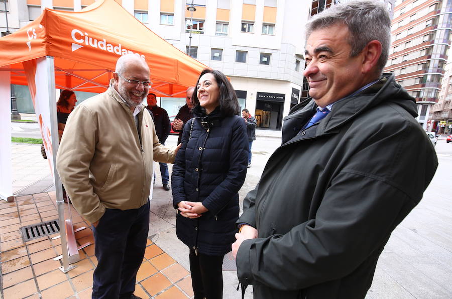 Fotos: Carpa de Ciudadanos en Ponferrada