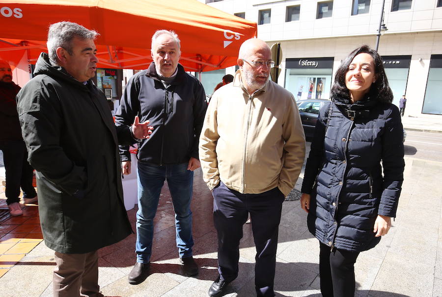 Fotos: Carpa de Ciudadanos en Ponferrada