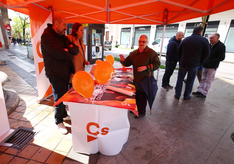 Fotos: Carpa de Ciudadanos en Ponferrada