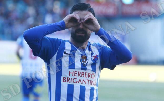 Dani Pichín celebra uno de los goles.