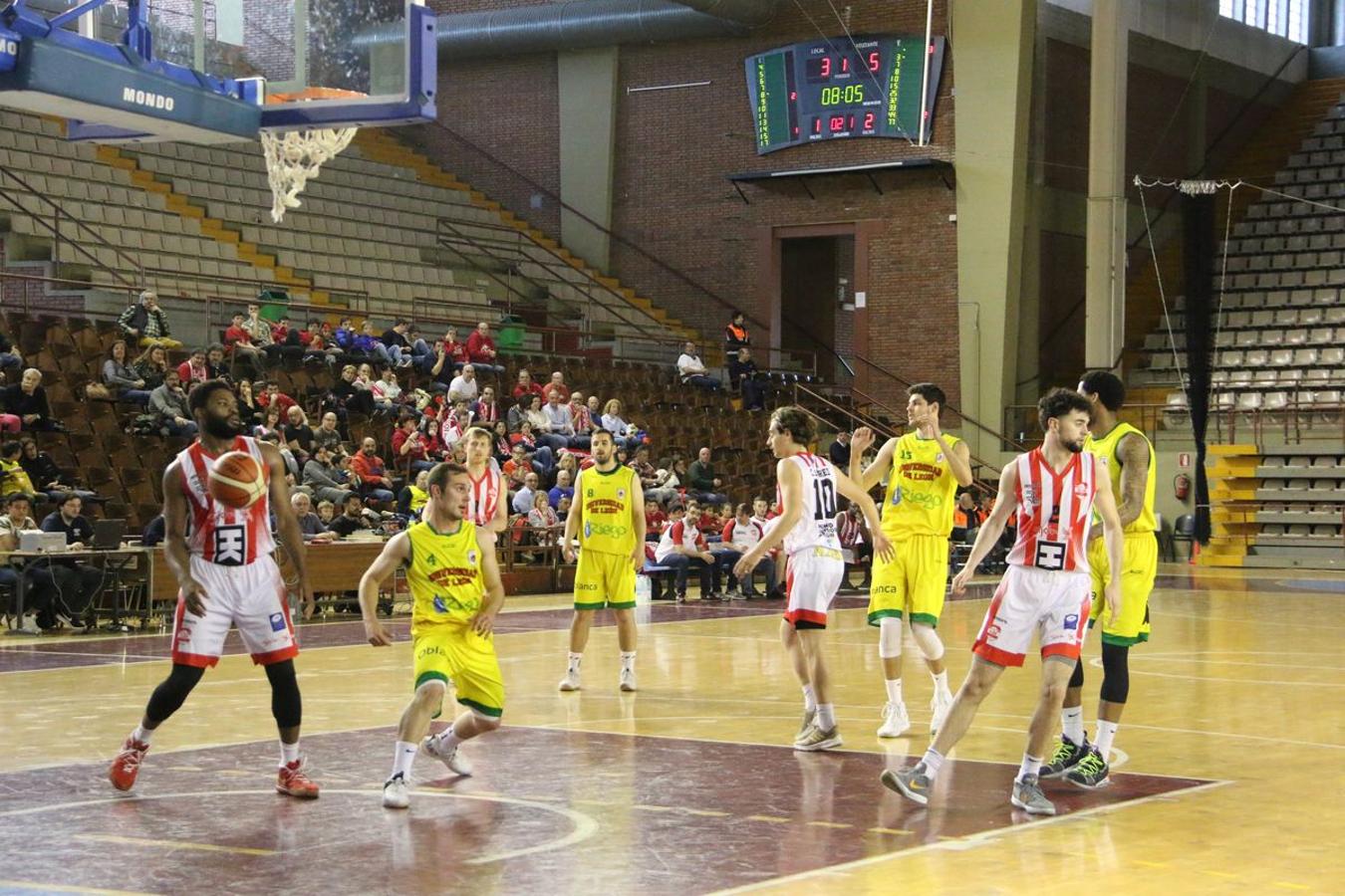 Fotos: Las imágenes del partido entre Basket León y Basket Gijón