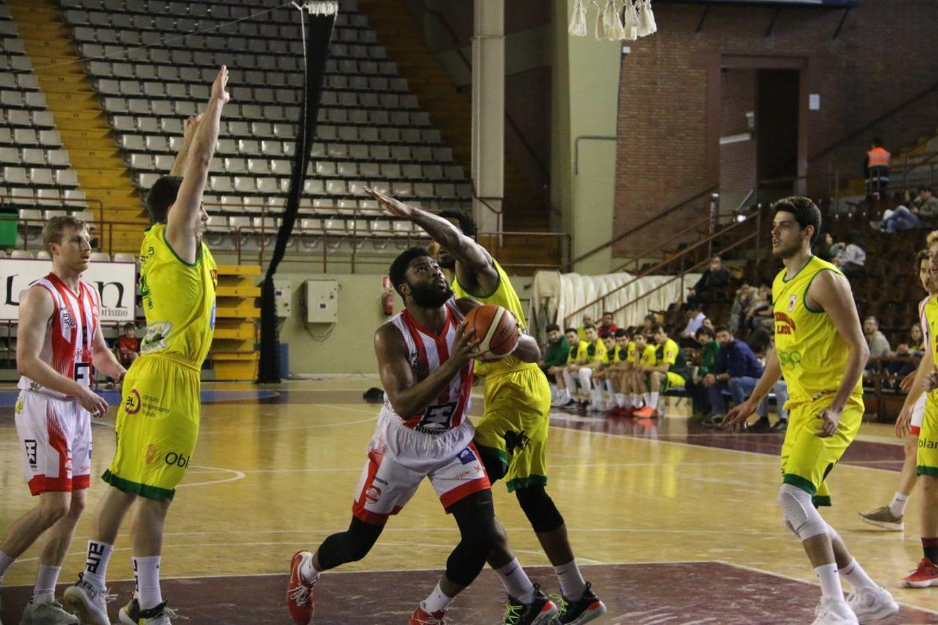 Fotos: Las imágenes del partido entre Basket León y Basket Gijón