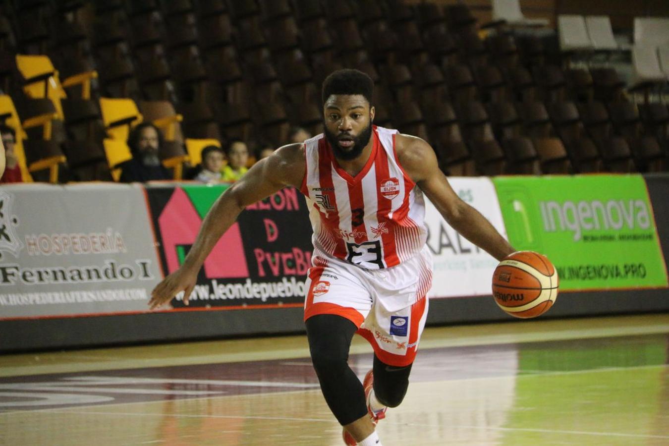 Fotos: Las imágenes del partido entre Basket León y Basket Gijón