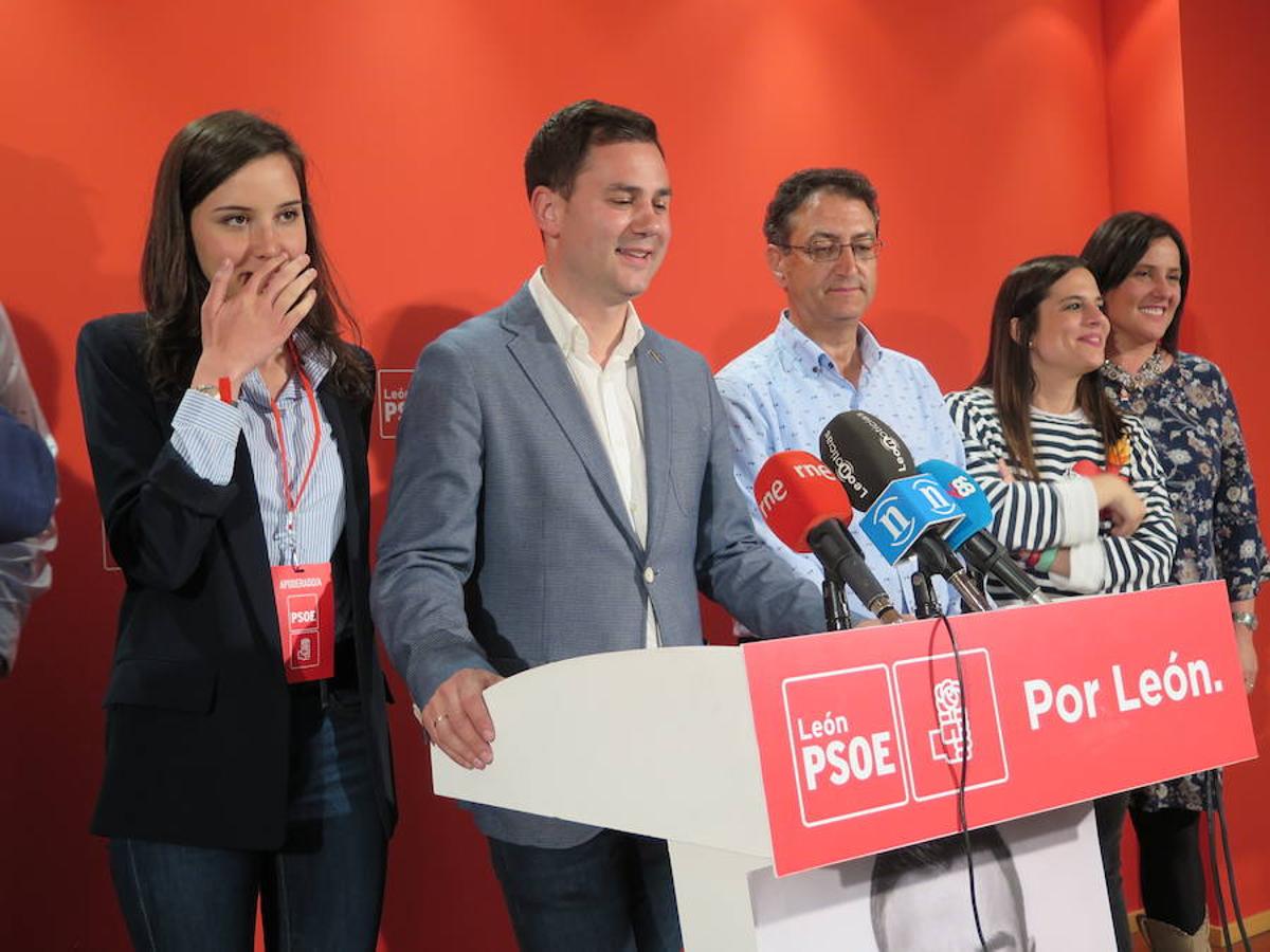 Fotos: El PSOE de León, de fiesta con sus dos diputados