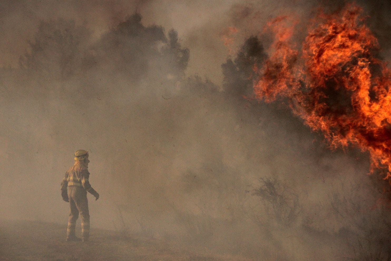 Un rayo provoca un incendio cerca del municipio de Quintana del Castillo