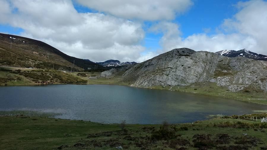 En el triángulo formado entre Isoba, Puebla de Lillo y Cofiñal, el Lago de Isoba y sus cascadas ofrecen un paisaje increíble formado por un antiguo glaciar