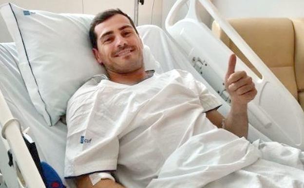 Imagen de Casillas en su habitación del hospital.