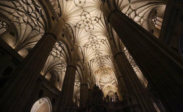 Interior de la Catedral con su nueva iluminación inaugurada el pasado 5 de abril. 