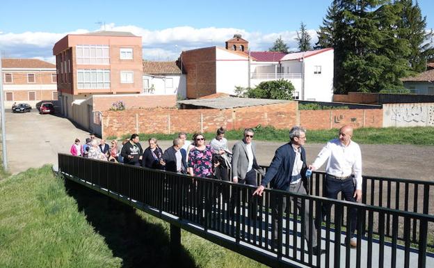 El candidato socialista a la Alcaldía de León visita Trobajo del Camino. 