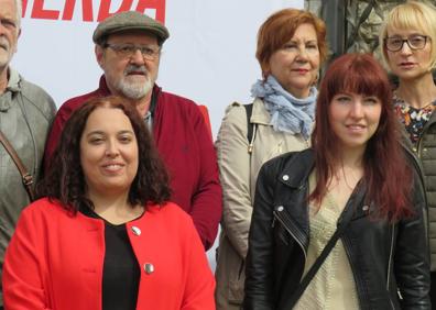 Imagen secundaria 1 - Presentación de la candidatura de IU, este martes, en la Plaza Botines de la capital.