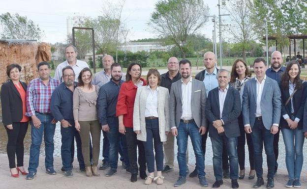 Un instante de la presentación de Palazuelo como candidato en La Bañeza.