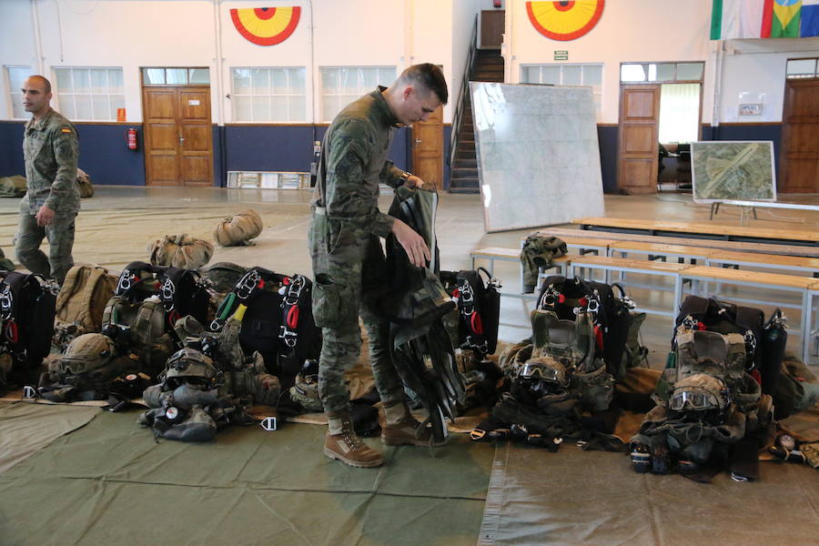 La Brigada Paracaidista lleva la pauta del ejercicio Lone Paratrooper 2019, en el que los paracaidistas de élite de España, Francia, Italia, EE.UU, Portugal, Holanda y Polonia se entrenan en el mejor escenario posible: la Academia Básica del Aire