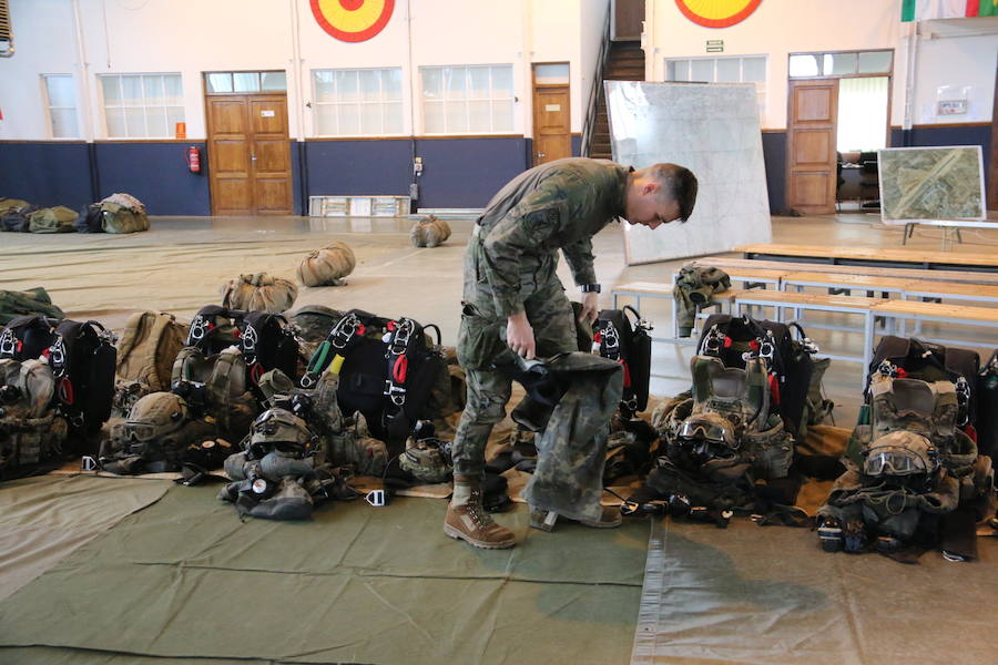 La Brigada Paracaidista lleva la pauta del ejercicio Lone Paratrooper 2019, en el que los paracaidistas de élite de España, Francia, Italia, EE.UU, Portugal, Holanda y Polonia se entrenan en el mejor escenario posible: la Academia Básica del Aire