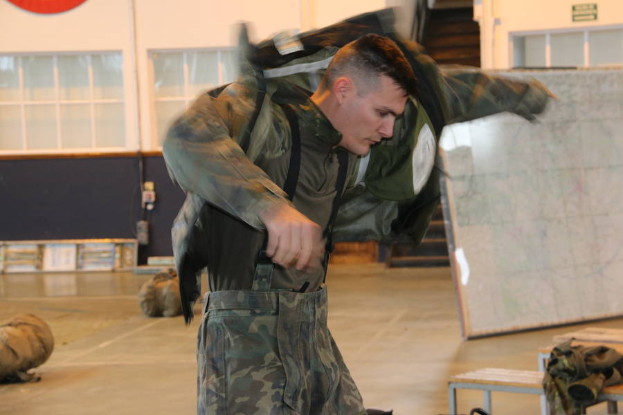 La Brigada Paracaidista lleva la pauta del ejercicio Lone Paratrooper 2019, en el que los paracaidistas de élite de España, Francia, Italia, EE.UU, Portugal, Holanda y Polonia se entrenan en el mejor escenario posible: la Academia Básica del Aire