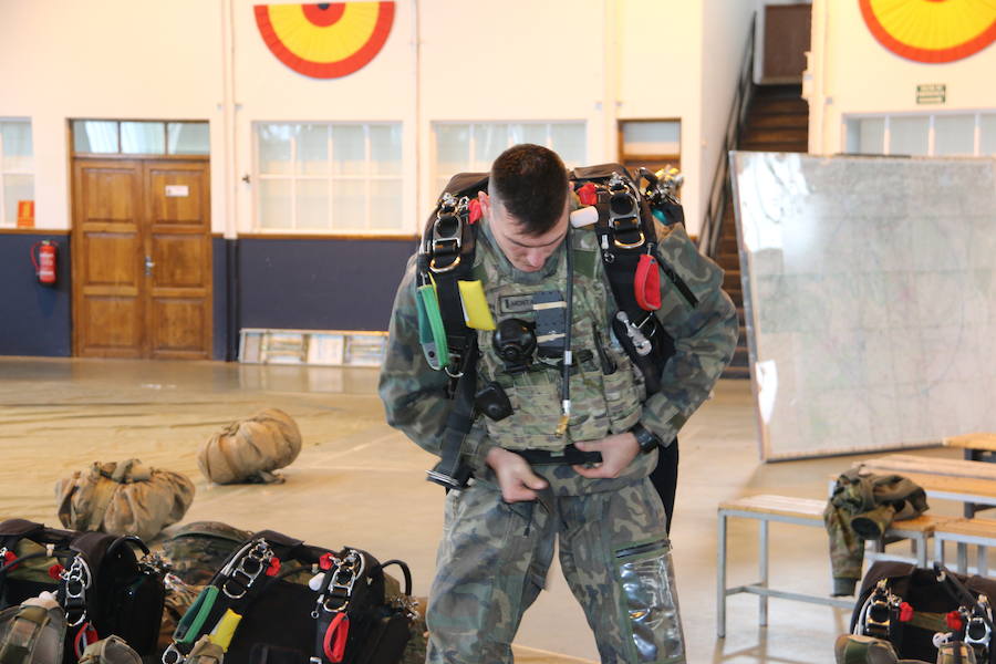 La Brigada Paracaidista lleva la pauta del ejercicio Lone Paratrooper 2019, en el que los paracaidistas de élite de España, Francia, Italia, EE.UU, Portugal, Holanda y Polonia se entrenan en el mejor escenario posible: la Academia Básica del Aire