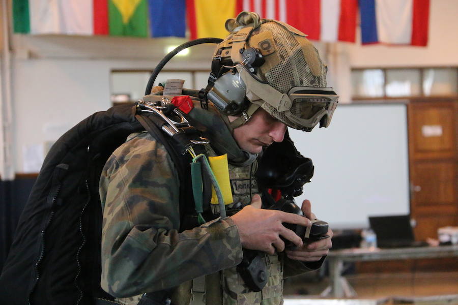 La Brigada Paracaidista lleva la pauta del ejercicio Lone Paratrooper 2019, en el que los paracaidistas de élite de España, Francia, Italia, EE.UU, Portugal, Holanda y Polonia se entrenan en el mejor escenario posible: la Academia Básica del Aire