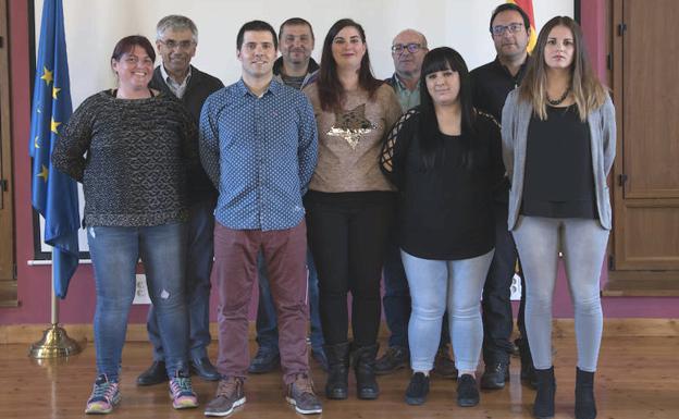 Equipo de IU en Matallana de Torío.