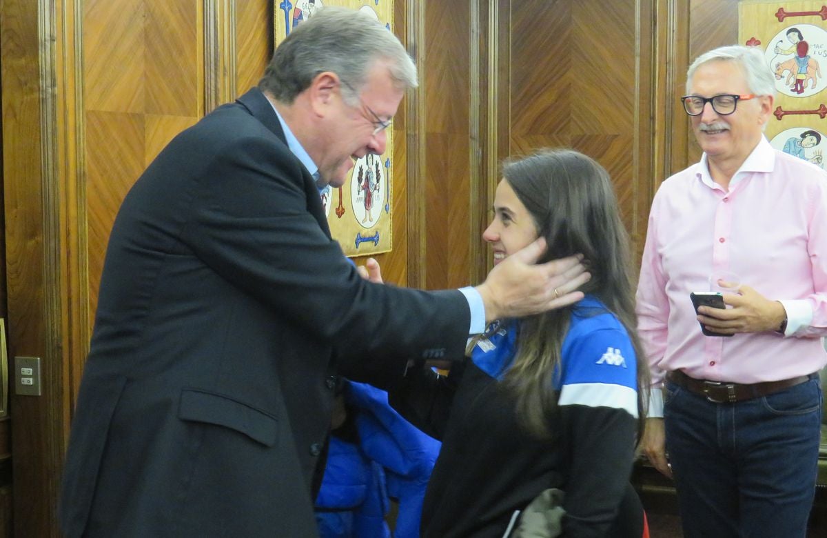 Fotos: Recepción en el Ayuntamiento de León a la selección de lucha leonesa