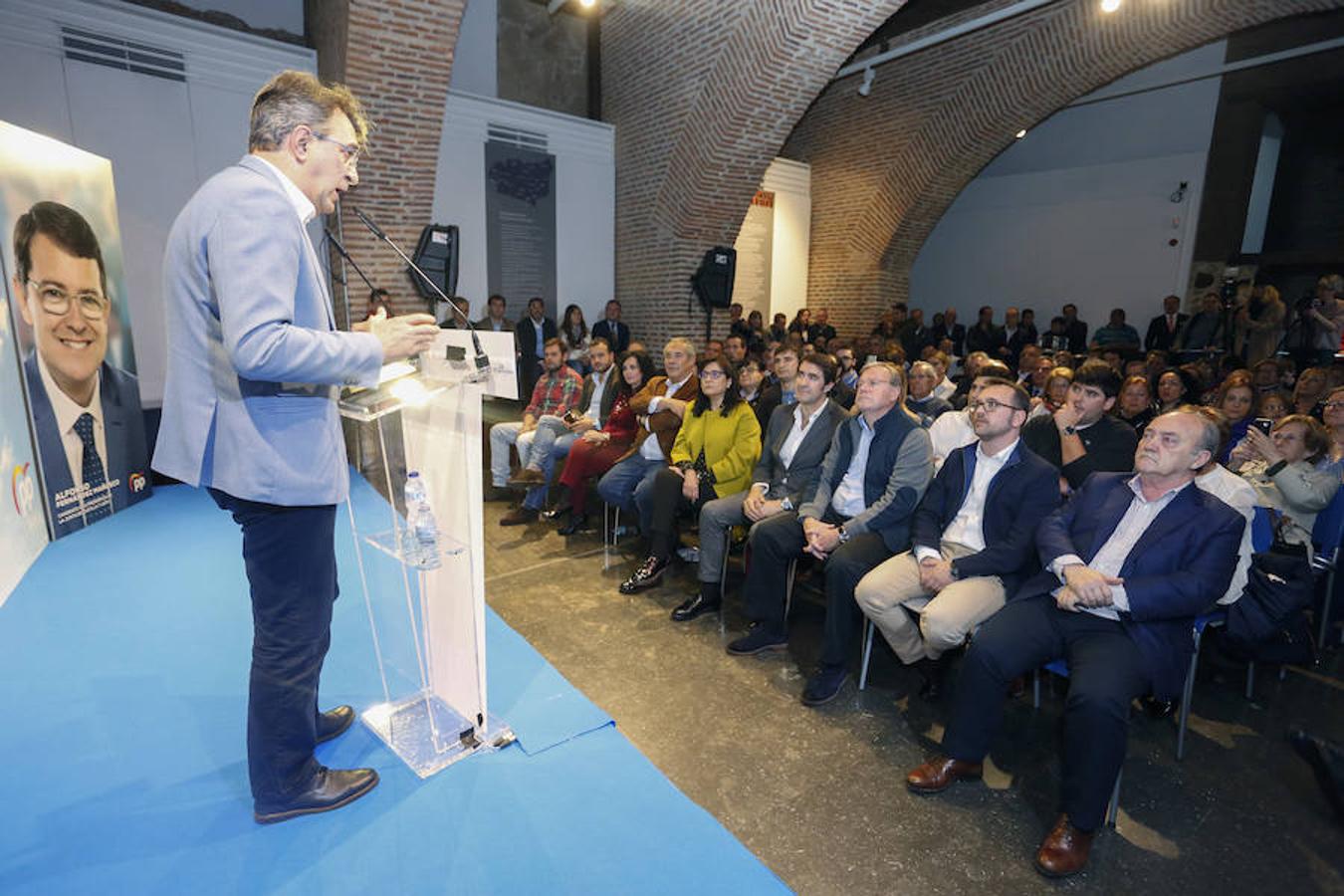 Con el telón de fondo del Palacio del Conde Luna, los populares llevan a cabo la puesta de largo de su lista autonómica, en la que Juan Carlos Suárez-Quiñones lleva la batuta con la que hacer de Alfonso Fernández Mañueco el próximo presidente de Castilla y León | Majo: «Ilusión, fuerza y ganas no faltan para hacer León, León y León»